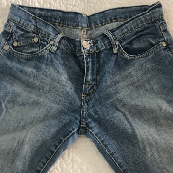 Rock & Republic light wash, low rise, boot leg size 28 jeans - Picture 5 of 5